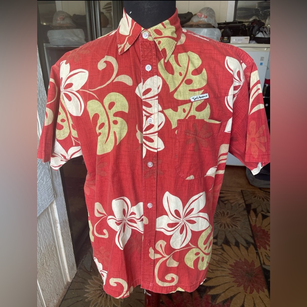 PreOwned T&C Surf Designs Hawaiian Print  Men's Large Red Button Up